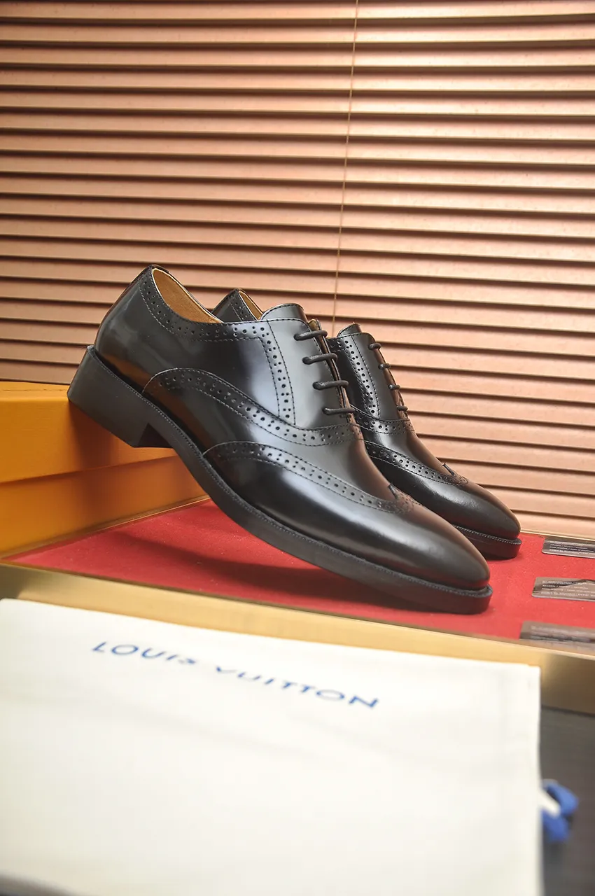 Men's men's shoes 💰500💶 [LV] (original single cowhide lining) 🍀LV's latest genuine leather business suit shoes are launched simultaneously on the official website. The first-layer cowhide imported from Italy is made of heavy gold, 💥official website 1:1 rubber outsole. Versatile to wear, high-end without losing class, and the color combination is extraordinary. This four-season style is alluring when worn on your feet, showing off your big-name flair. Standard code 38-45 (45 customized)